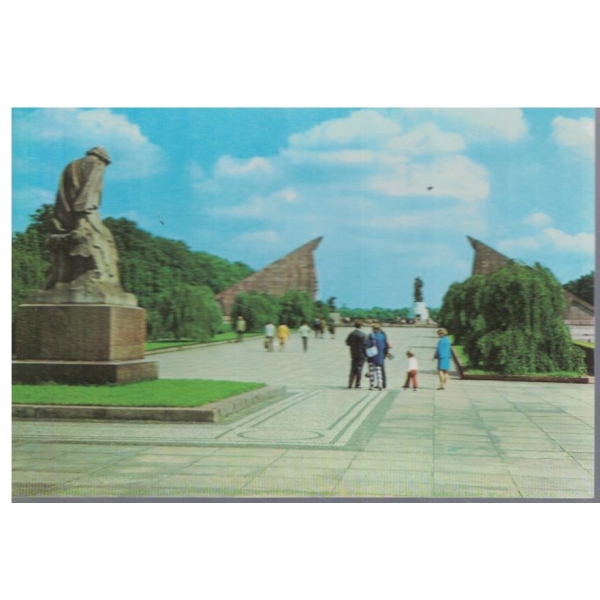 Berlin-Hauptstadt der DDR-Sowjetisches Ehrenmal Treplow-katichka