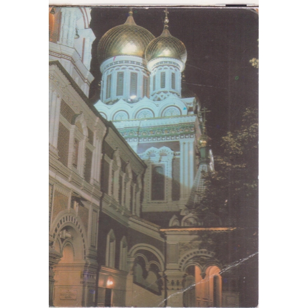Храм-паметникът при град Шипка